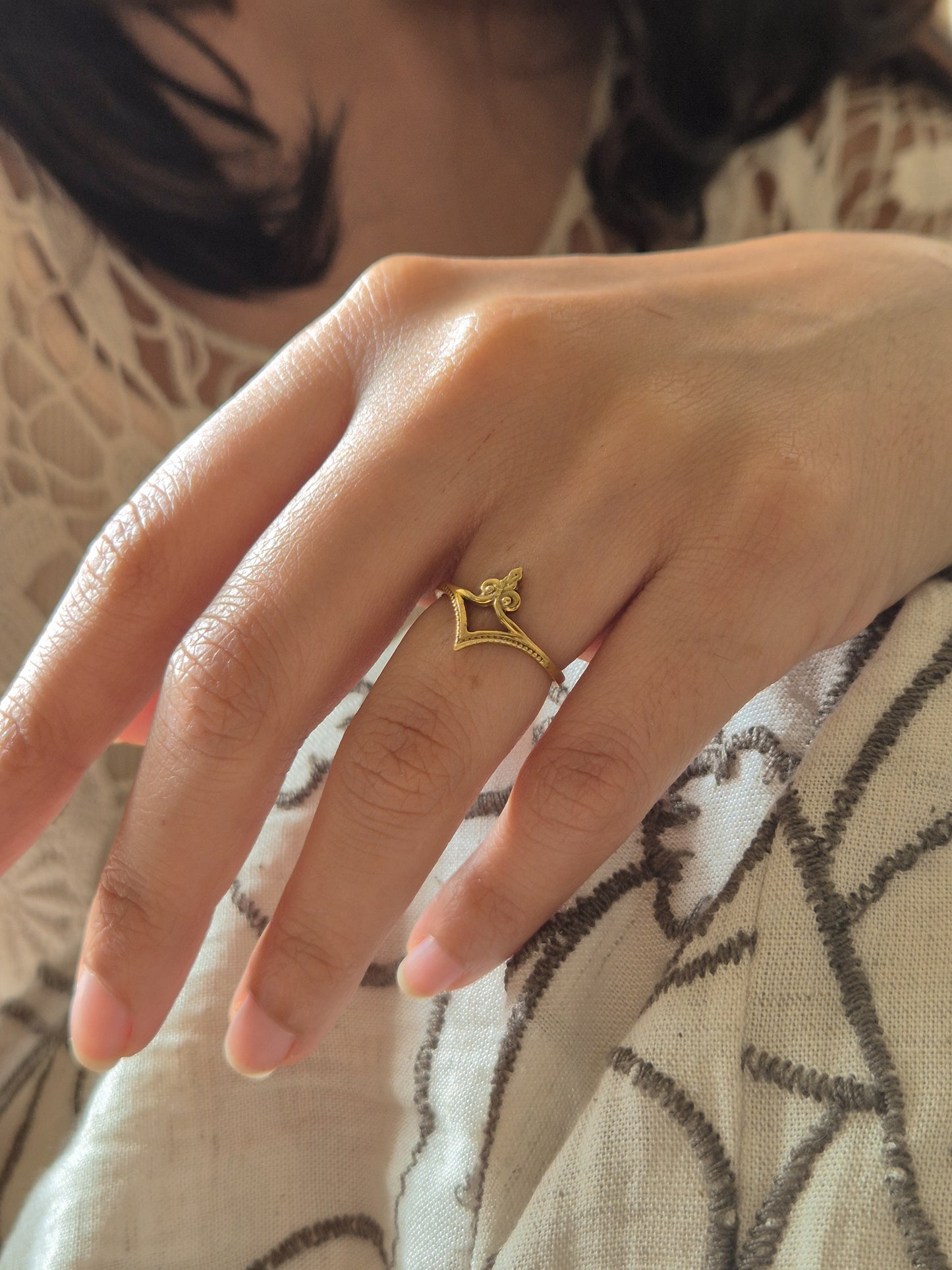 Reina victoria elegance adjustable brass ring