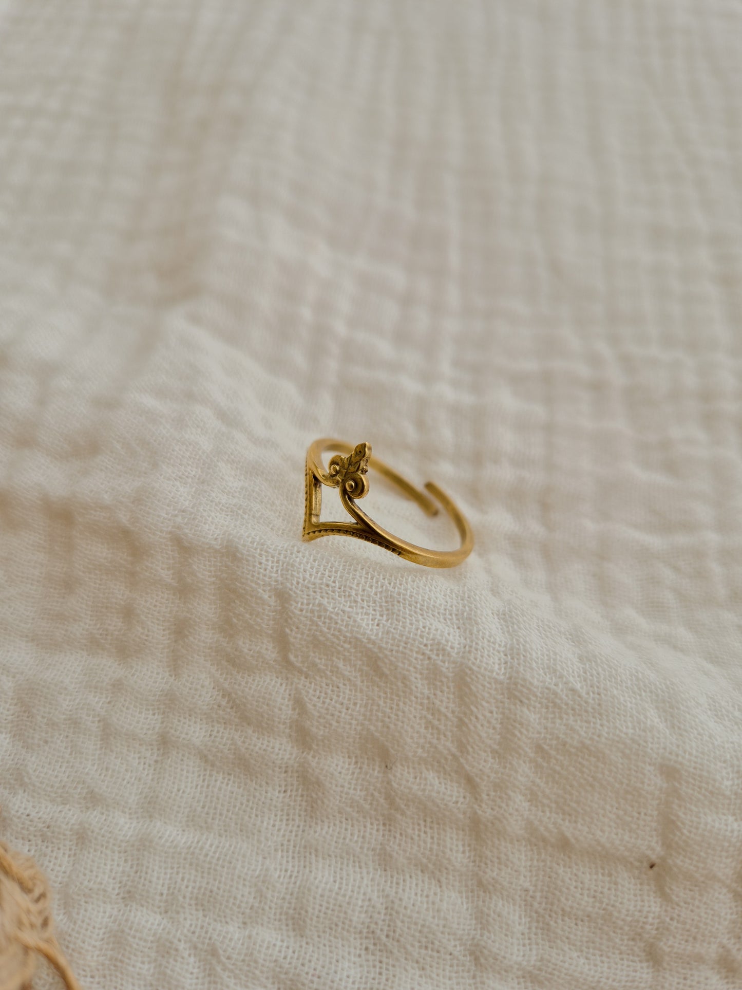 Reina victoria elegance adjustable brass ring