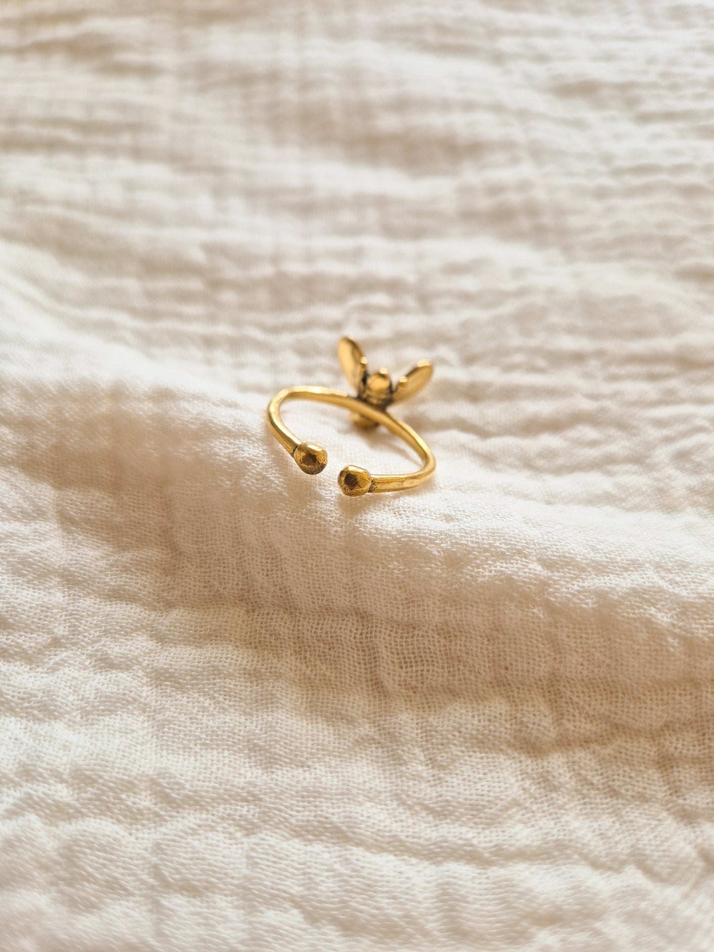 Buzz bee adjustable brass ring