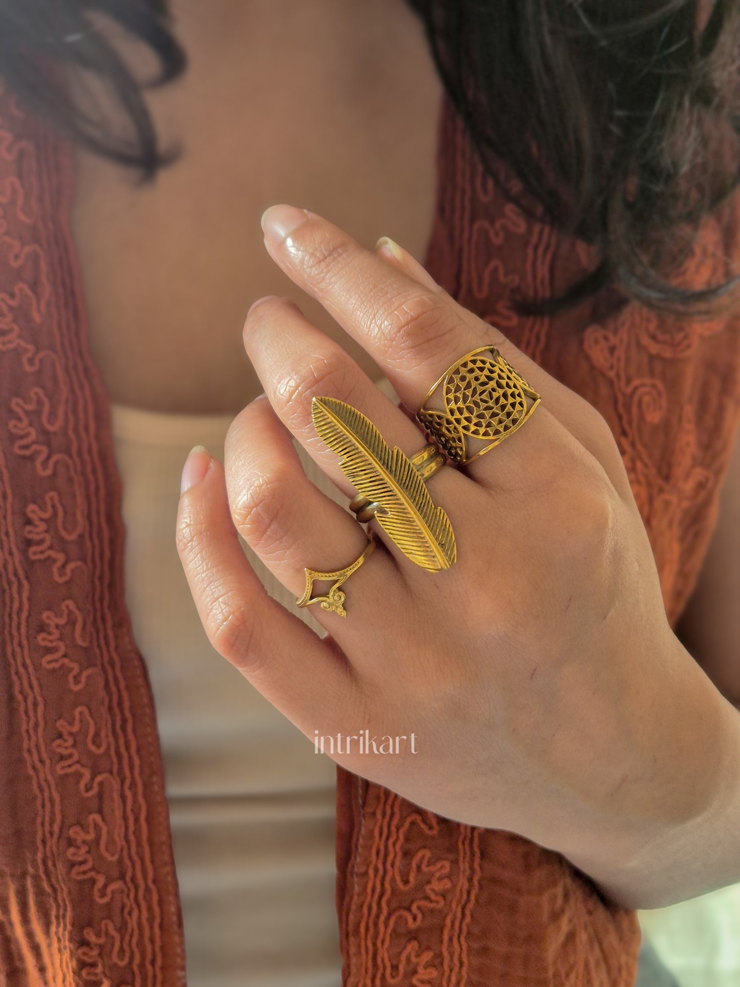 Nomad feather adjustable brass ring