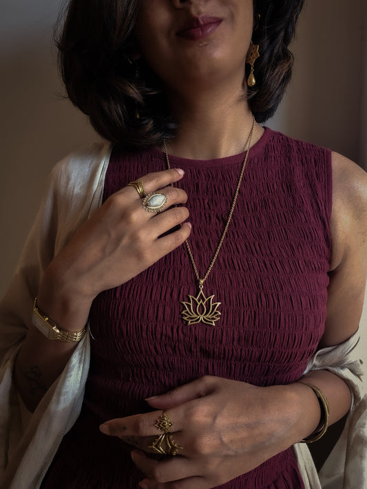 Veda lotus pendant brass chain