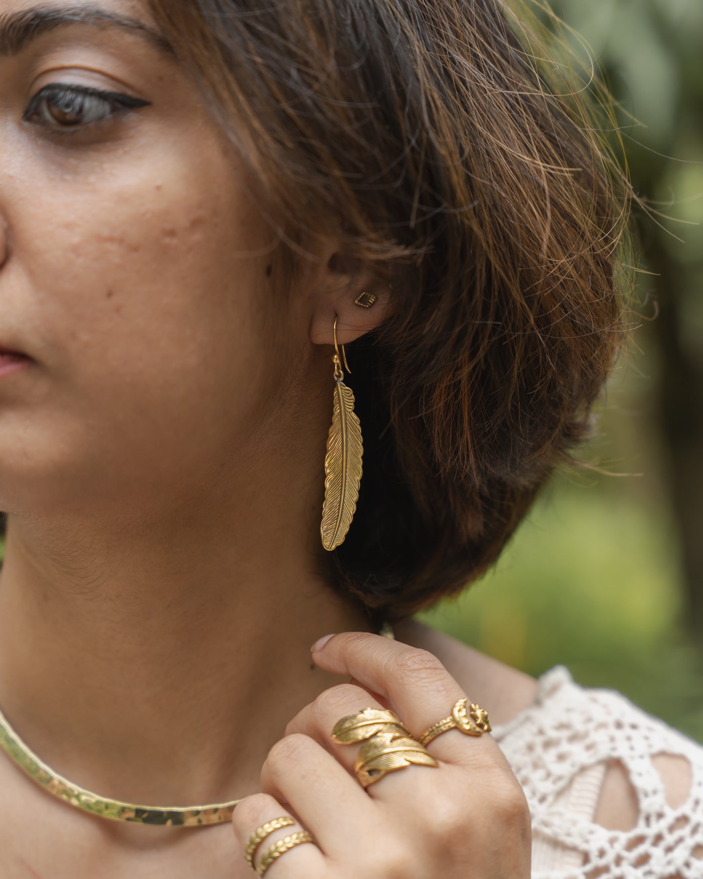 Oona feather brass earrings