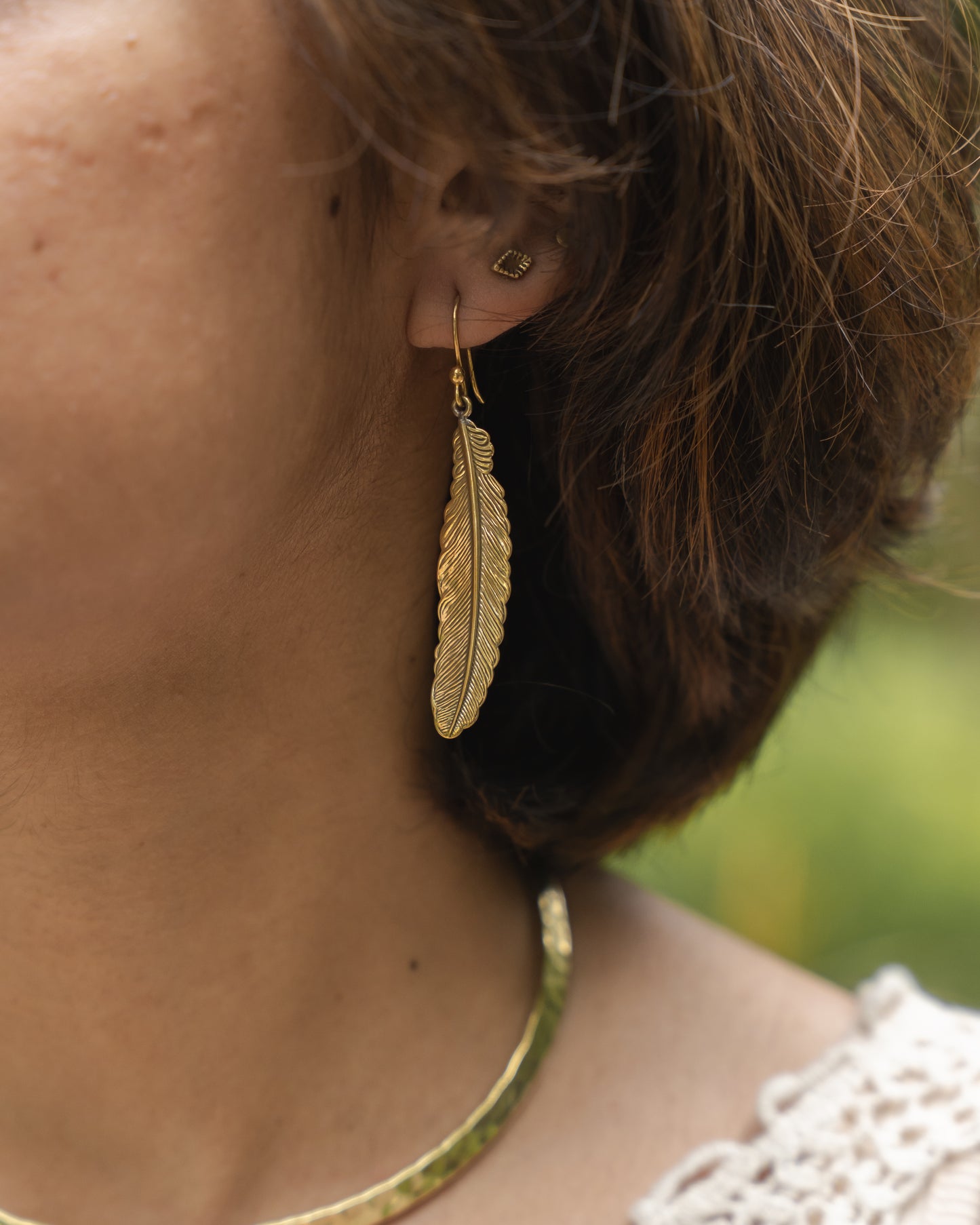 Oona feather brass earrings