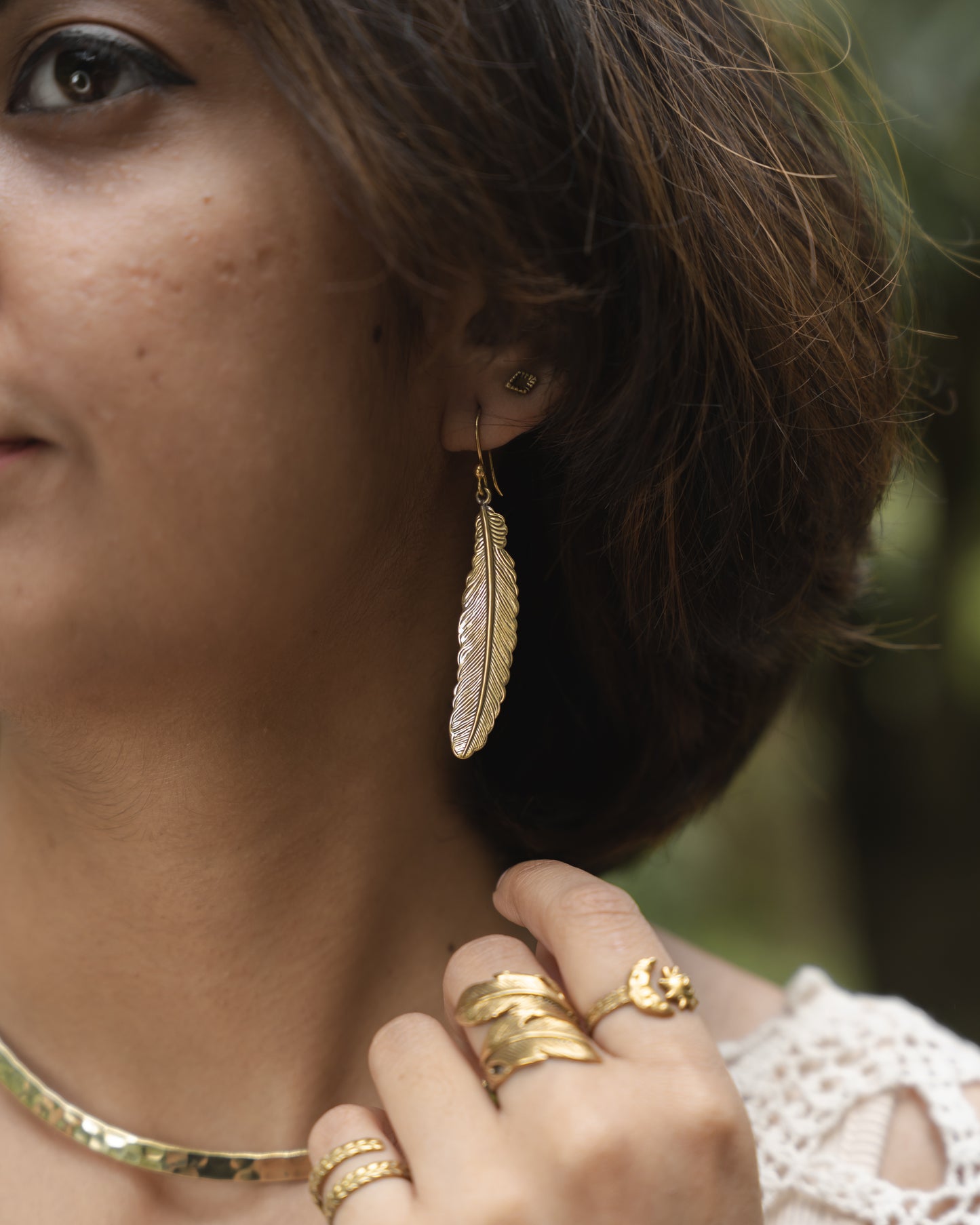 Oona feather brass earrings