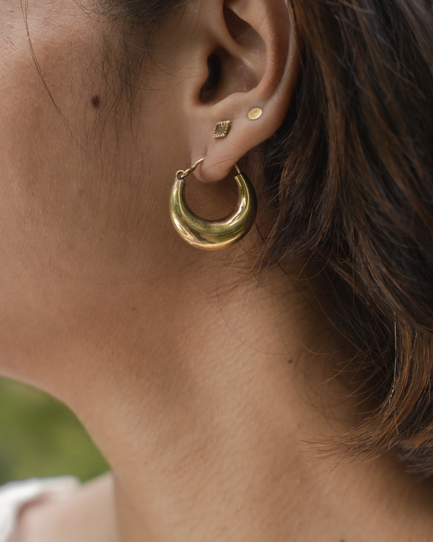 Serene classic plain brass hoops