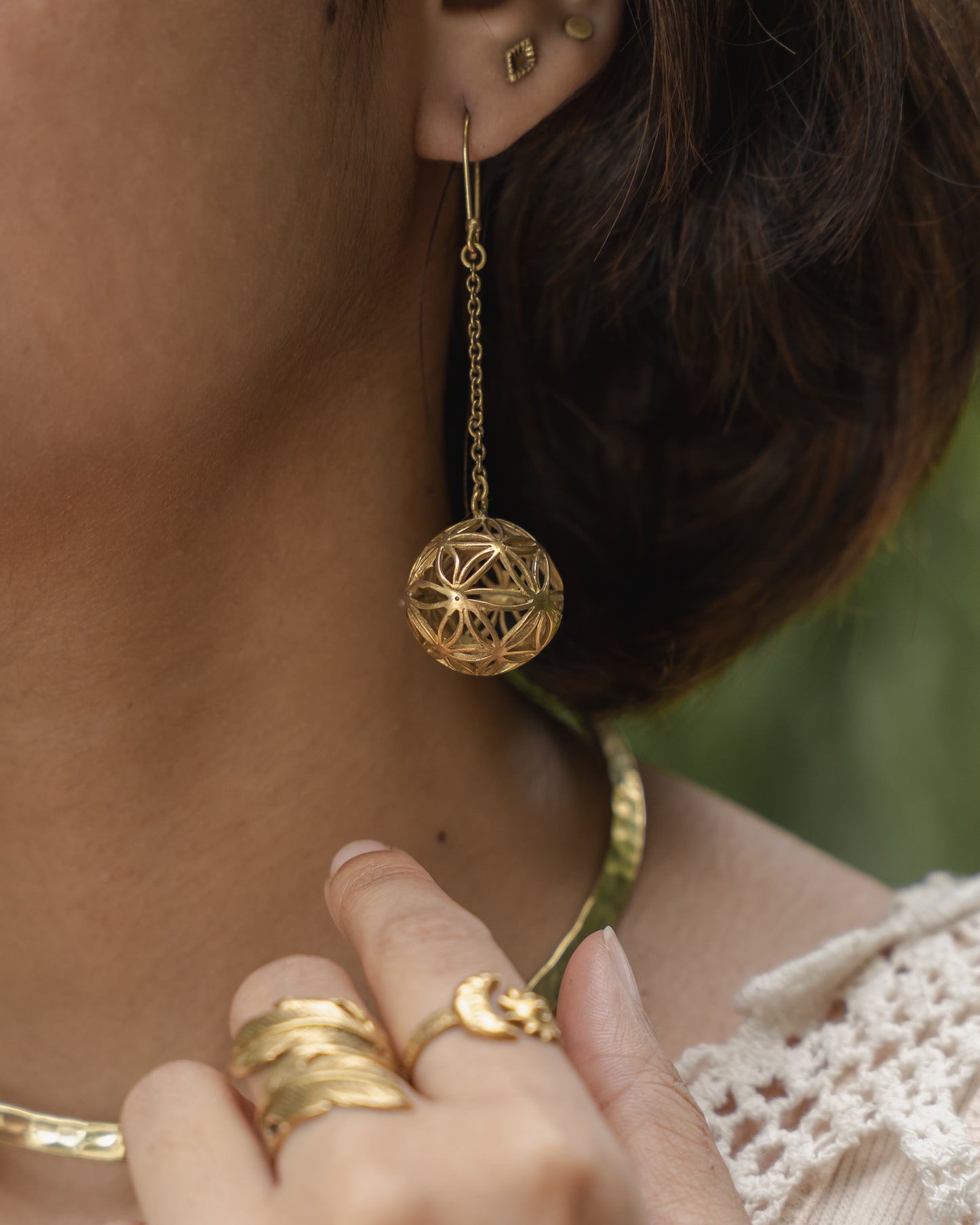 Seed circle dangler brass earrings