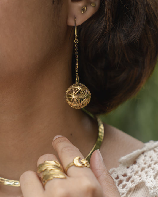 Seed circle dangler brass earrings